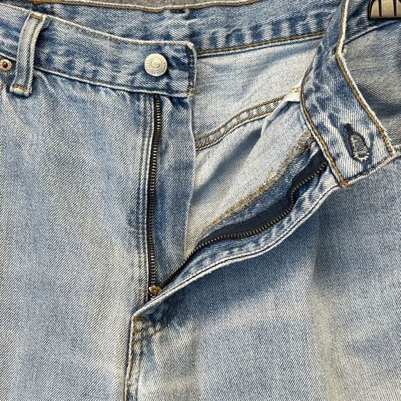 Levi's Jeans Men's‎ Size 35 x 34 Blue Denim Straight Leg High-Rise Light Wash - Picture 13 of 16
